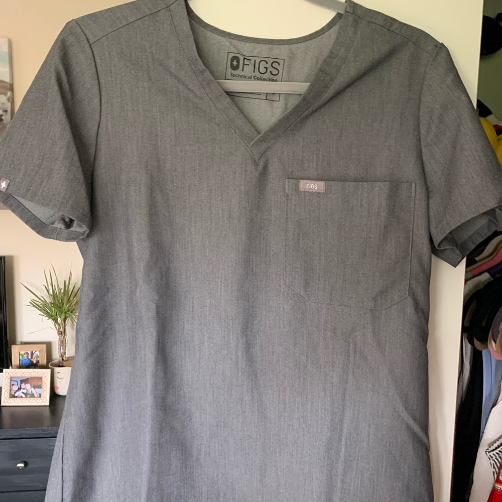 Figs scrub top
